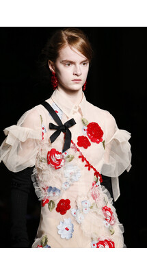 Simone Rocha Fall 2018 Ready-to-Wear Simone Rocha осень зима 2018 коллекция неделя моды в Лондане LFW Mainstyles